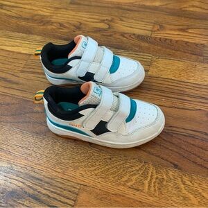 AND1 Activewear Athletic Shoes
Size 10
Smoke Free Home
Bundle & Save on Shipping